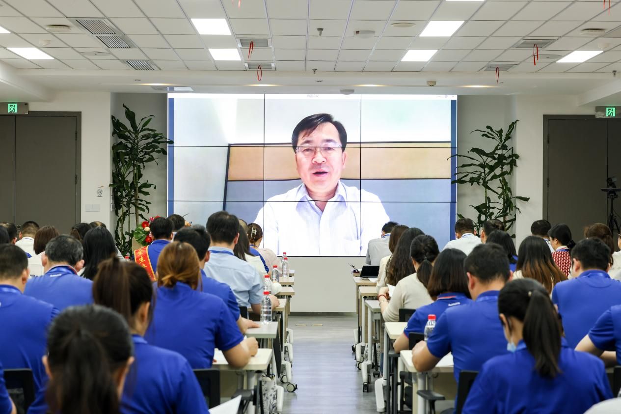 2-澳优党委书记魏燕青全程线上参会，并作企业工作报告